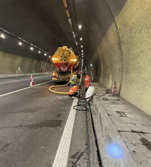 临泉隧道排水渠清淤